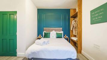 1 bedroom, travel cot, WiFi, bed sheets