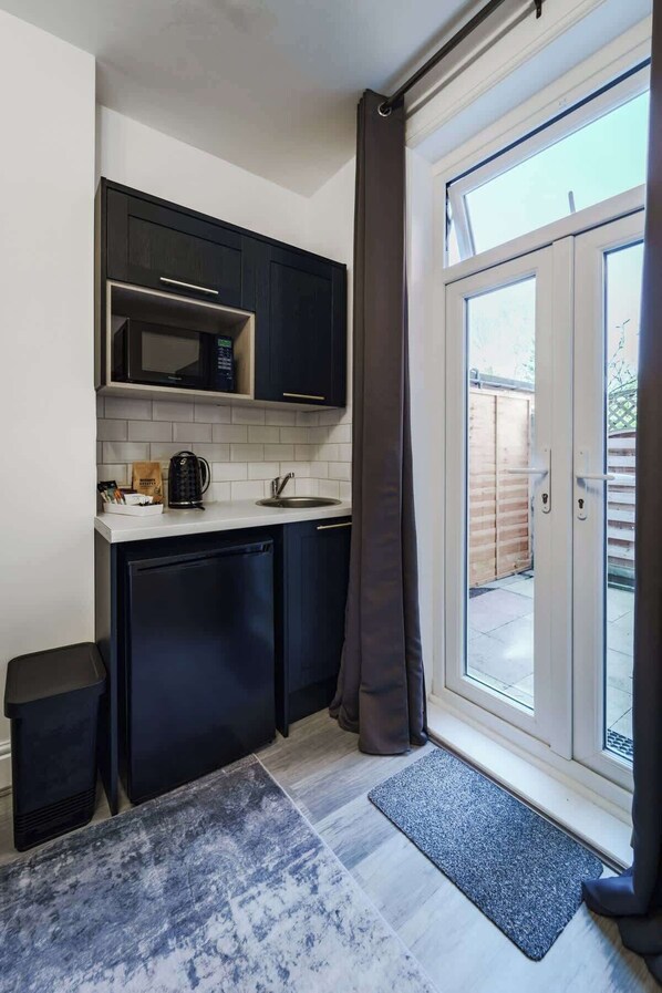 Kühlschrank, Mikrowelle, Toaster, Hochstuhl