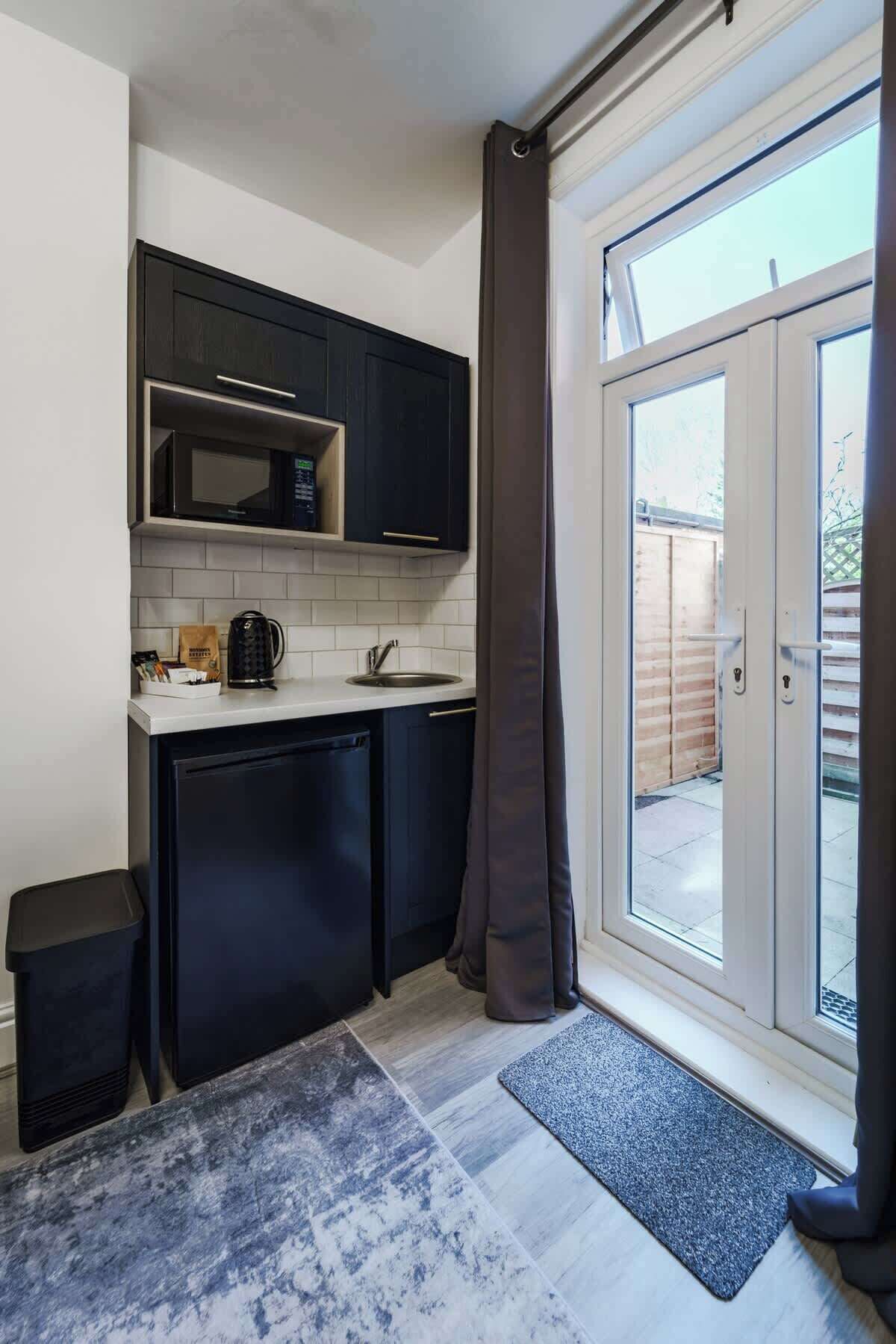 冰箱、微波炉、烤面包机、厨具/餐具