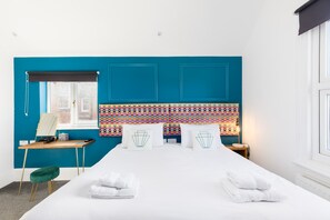 1 bedroom, travel cot, WiFi, bed sheets - The Adelphi | Super King Studio + Free Private Parking (Stratford-upon-Avon)