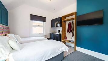 1 bedroom, travel cot, WiFi, bed sheets