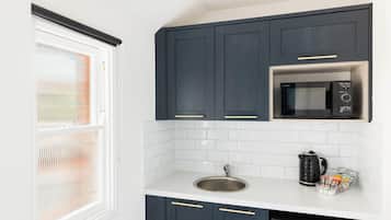 Refrigerador y utensilios de cocina