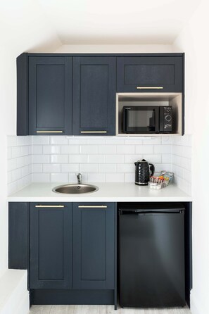 Refrigerador y utensilios de cocina 