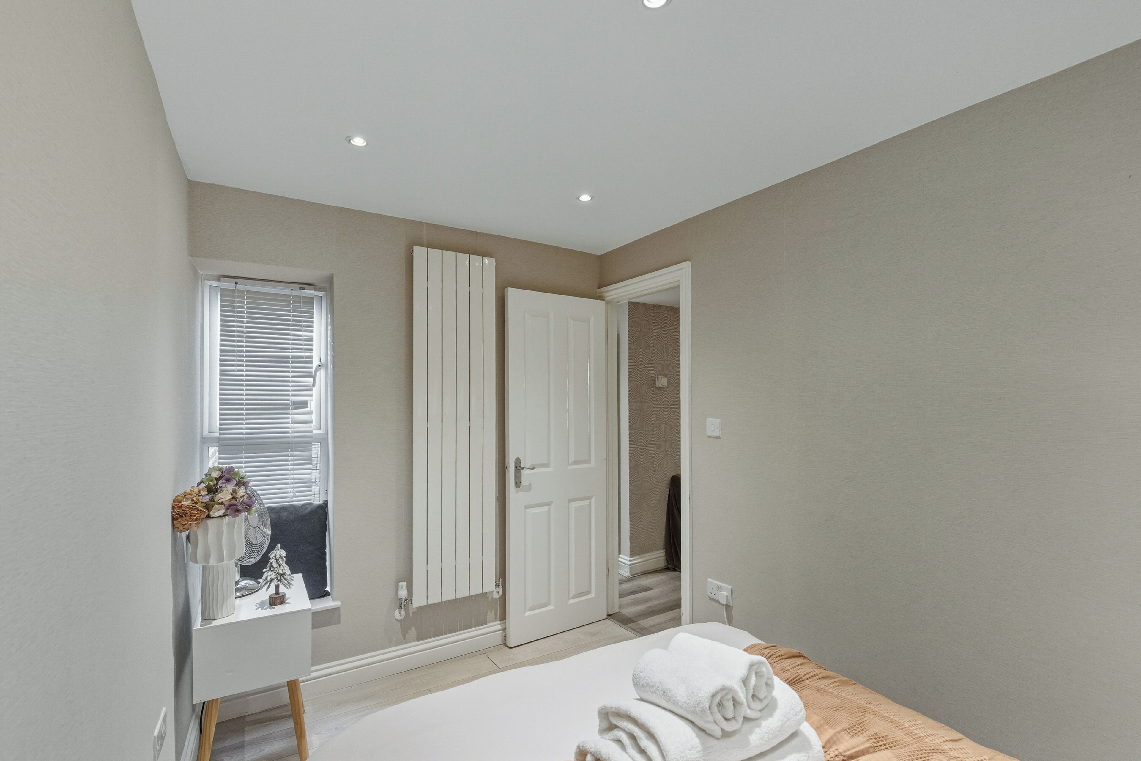 1 bedroom, iron/ironing board, internet, bed sheets