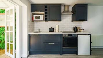 Fridge, cookware/dishes/utensils