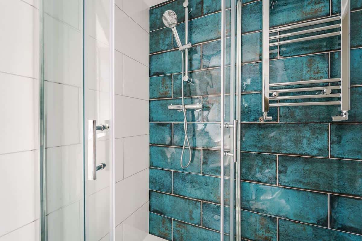 Een douche, een haardroger