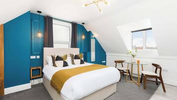 1 bedroom, desk, WiFi, bed sheets