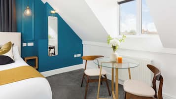 1 bedroom, desk, WiFi, bed sheets