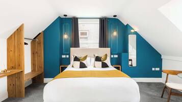 1 bedroom, desk, WiFi, bed sheets