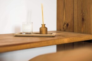 Regadera, secadora de cabello, toallas 