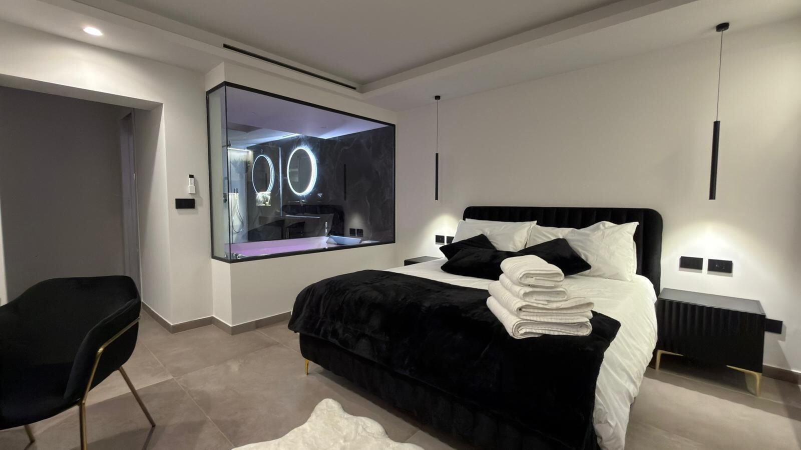 Coffres-forts dans les chambres, bureau, rideaux occultants