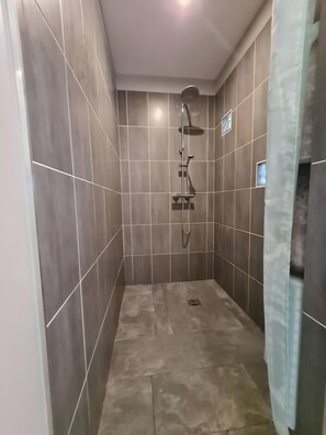 Shower, hair dryer, towels - Holiday Home “Villa des Ermites” with Mountain View, Wi-Fi and Air Conditioning (Favières)