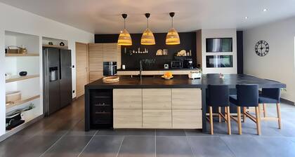 Ferienhaus âVilla des Ermitesâ mit Bergblick, WLAN und Klimaanlage