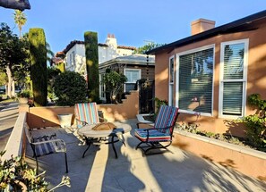 Terrace/patio - Modern-Walk To Beach-3BR/2BA-Coastal Getaway-Pets Welcome (Long Beach)