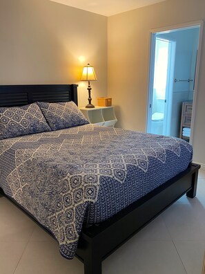 3 bedrooms, iron/ironing board, WiFi, bed sheets - Modern-Walk To Beach-3BR/2BA-Coastal Getaway-Pets Welcome (Long Beach)