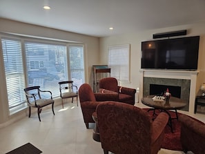 Interior - Modern-Walk To Beach-3BR/2BA-Coastal Getaway-Pets Welcome (Long Beach)