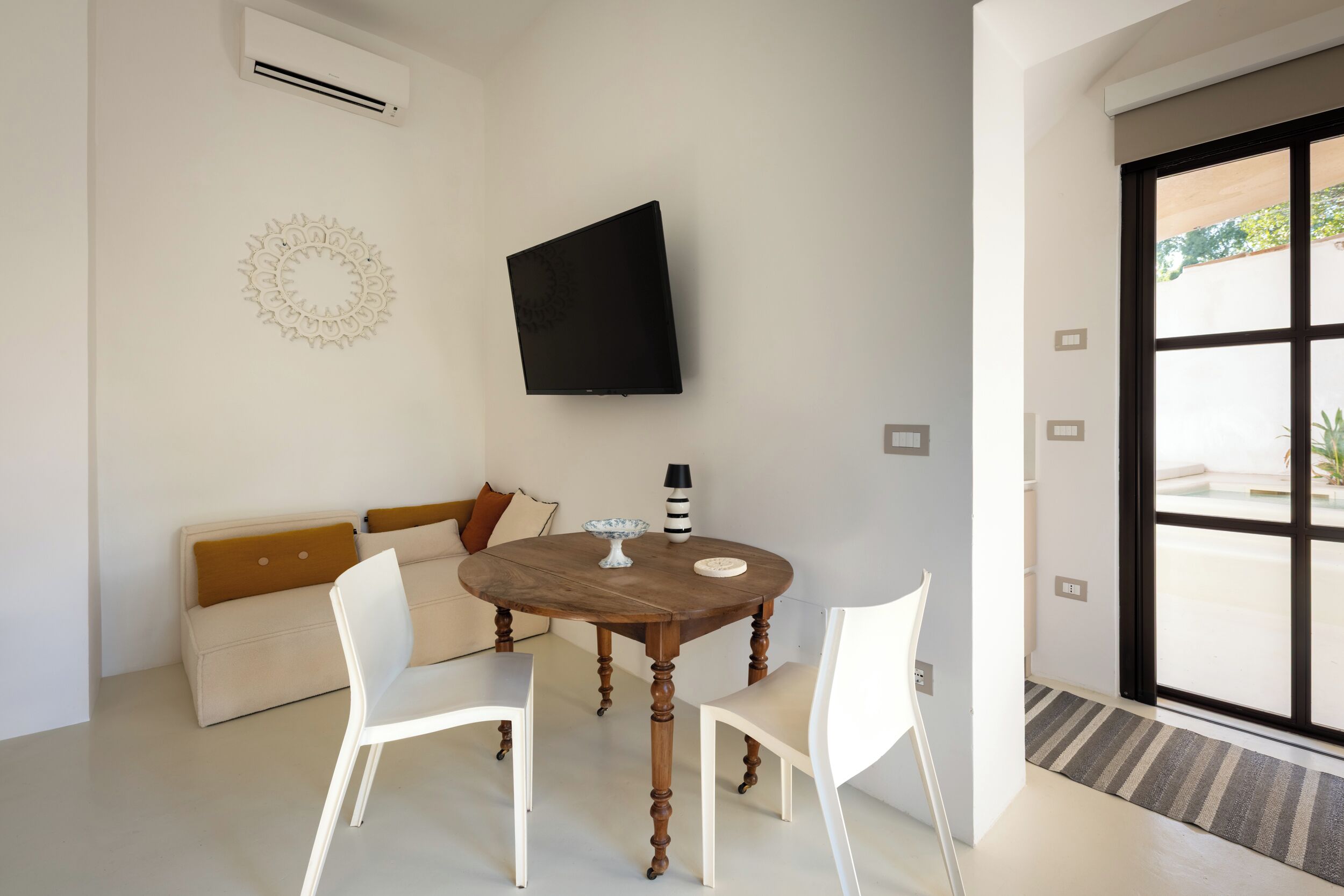 Studio | Essbereich im Zimmer