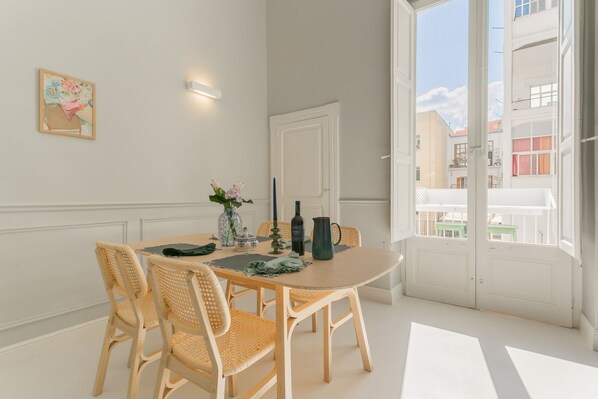 Dining - Wanderlust Experience | Deco Blue (Bari)