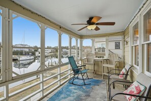 Terrace/patio - Starfish Hideaway - Waterfront Getaway (Kill Devil Hills)