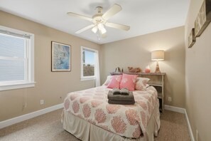 Iron/ironing board, WiFi, bed sheets - Starfish Hideaway - Waterfront Getaway (Kill Devil Hills)