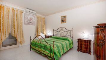 2 bedrooms, bed sheets