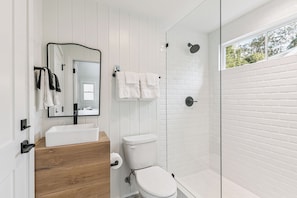 Hair dryer - Red Bird Place sleeps 10 with a Heated Pool (St Simons Island)