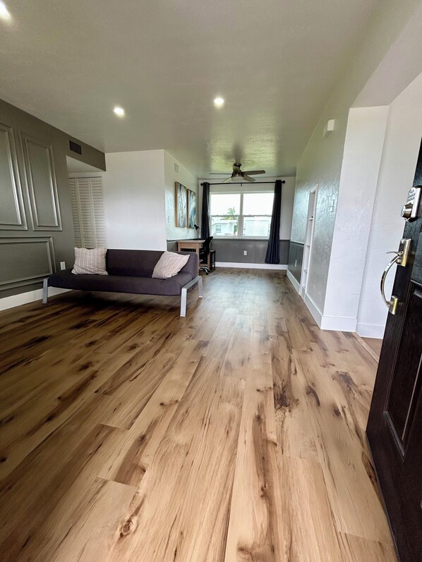 TV - 3-bedroom house in tranquil Port Charlotte with cool AC (Port Charlotte)