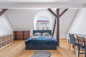 Schreibtisch, schallisolierte Zimmer, Bügeleisen/Bügelbrett