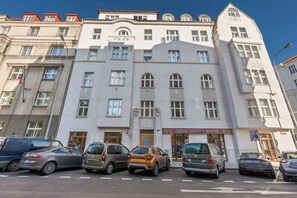 Exterior - Royal Prague Gallery (Prague 5)