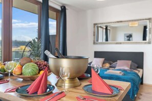 3 makuuhuonetta, silitysrauta/-lauta, vauvan matkasänky, Wi-Fi