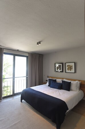 Comfort-Doppelzimmer, Terrasse, Gartenblick | Zimmersafe, Bügeleisen/Bügelbrett, kostenloses WLAN