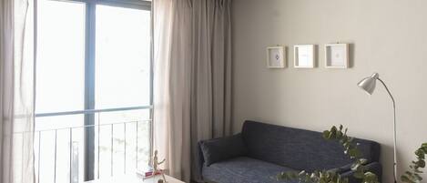 Kahden hengen comfort-huone, patio, näköala puutarhaan | Oleskelualue