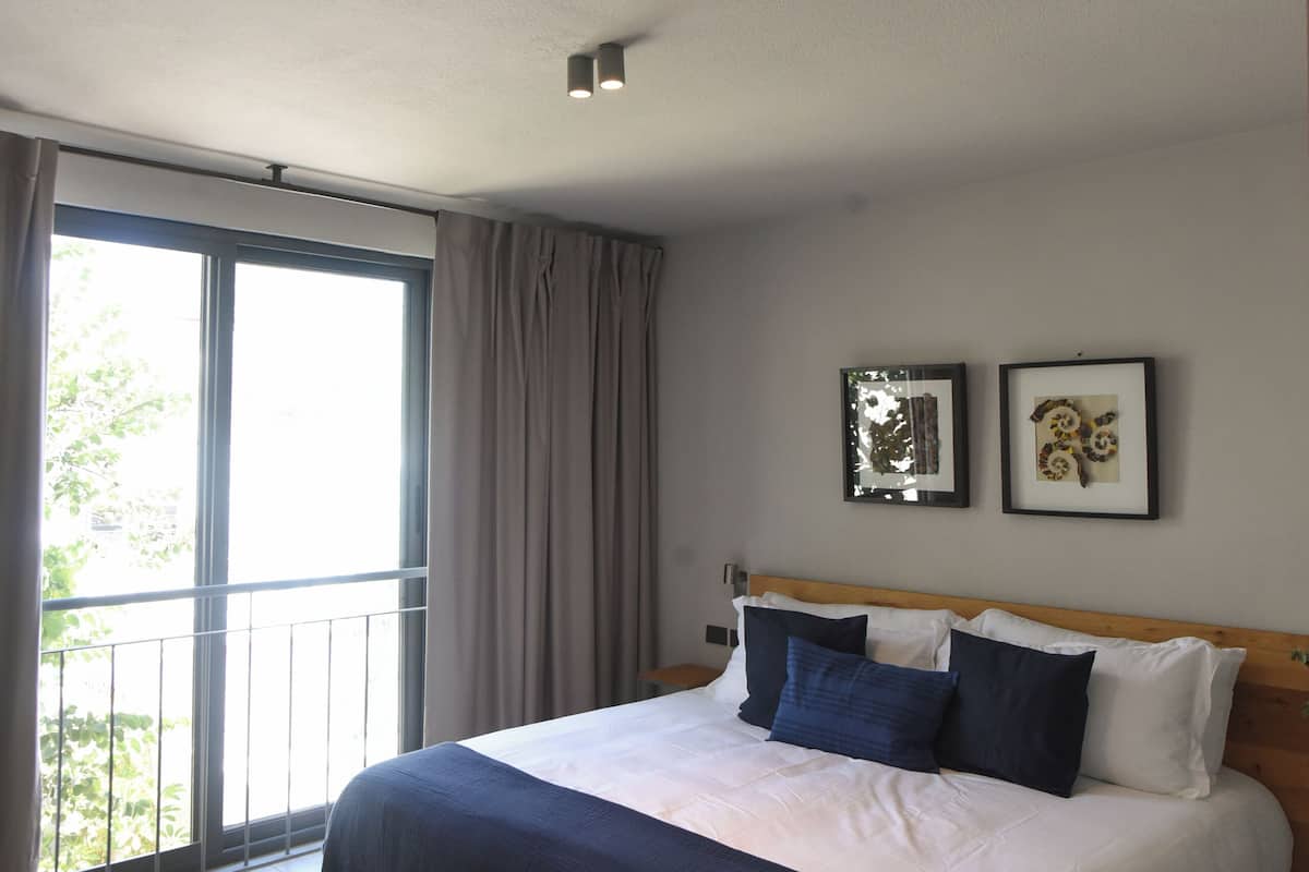 Cofres nos quartos, ferros/tábuas de passar roupa, Wi-Fi de cortesia