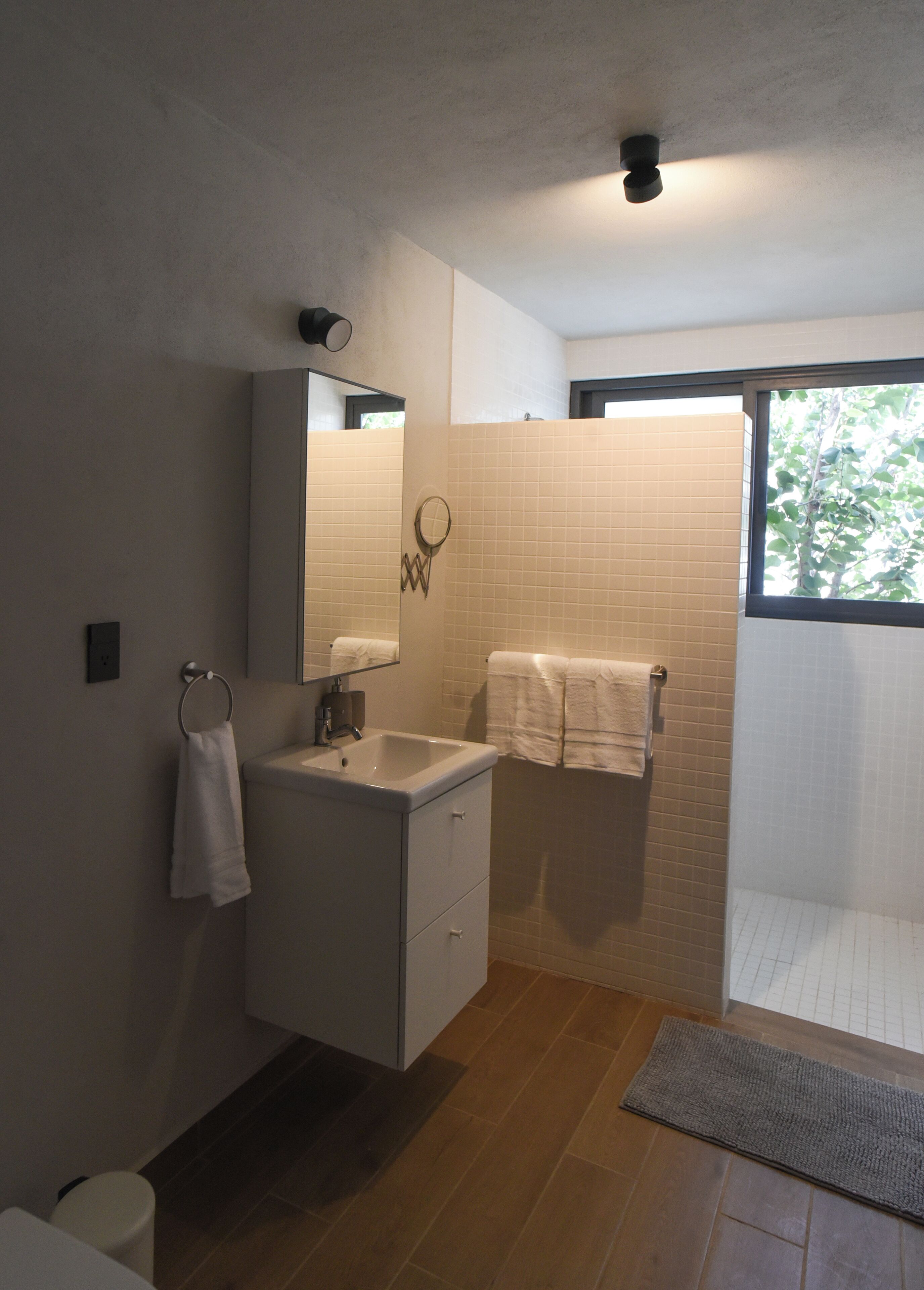 Comfort-Doppelzimmer, Terrasse, Gartenblick | Badezimmer | Dusche, kostenlose Toilettenartikel, Haartrockner, Handtücher