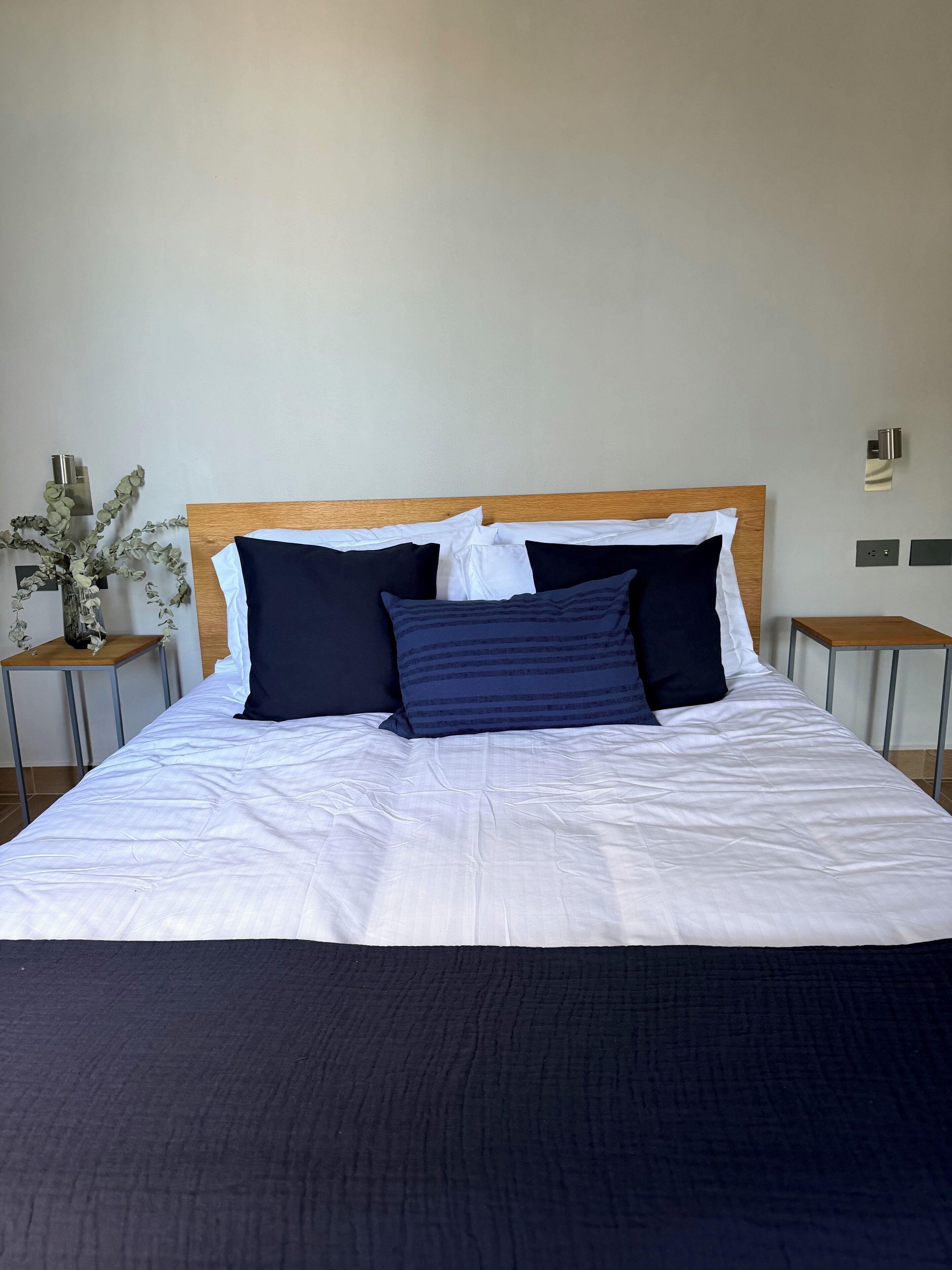 Cofres nos quartos, ferros/tábuas de passar roupa, Wi-Fi de cortesia