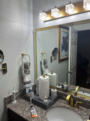 Toallas y papel de baño 