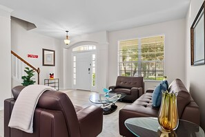 Smart TV - Windsor Hills 5BR ☆ 5min to Disney + Pool (Kissimmee)