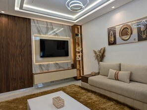 Smart TV - Beautiful 2-bedroom apartment with AC in vibrant Tangier (Tangier)
