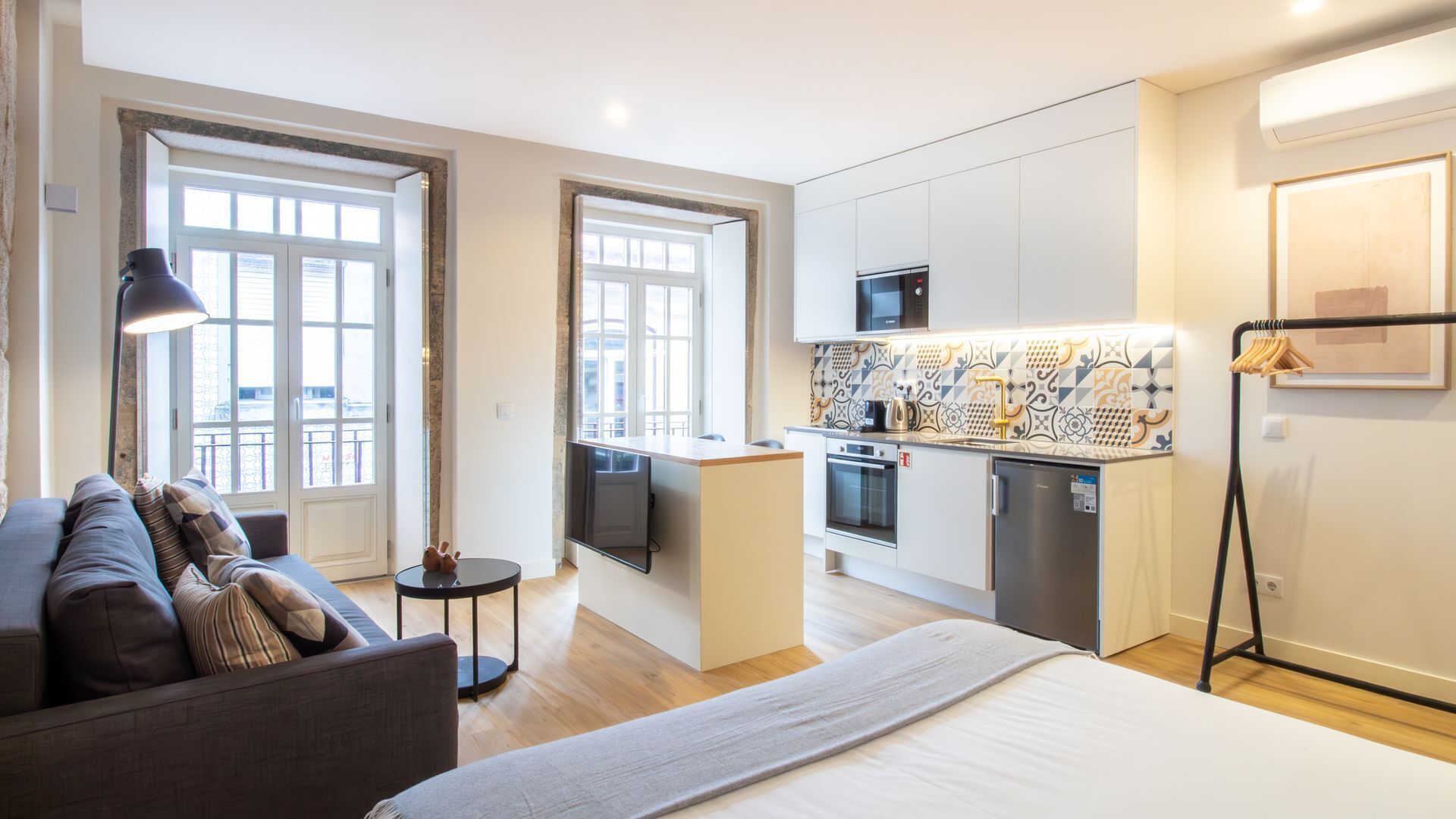 Iron/ironing board, free WiFi, bed sheets