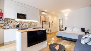 Interior - Caldeireiros 95 | Stylish Studio by LovelyStay (Porto)