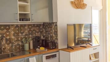 Réfrigérateur, micro-ondes, lave-vaisselle, cafetiÚre/bouilloire