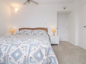 3 bedrooms, individually decorated, individually furnished, free WiFi - Flat 2, Moonrakers (St Ives)