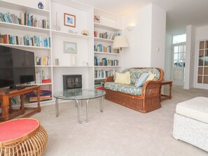 Living area - Flat 2, Moonrakers (St Ives)