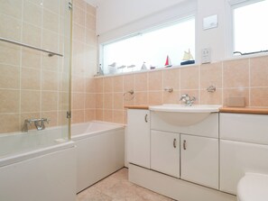 Shower - Flat 2, Moonrakers (St Ives)