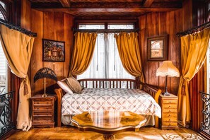 2 bedrooms, in-room safe, iron/ironing board, free WiFi