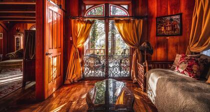 Two Room Inn · Historic Victorian on Broad Street, Downtown Nevada City