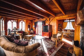 Unclassified image, 2 of 28, button