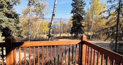 Rising Wolf Getaway: pet friendly 2-bedroom cabin in beautiful Babb, Mt.