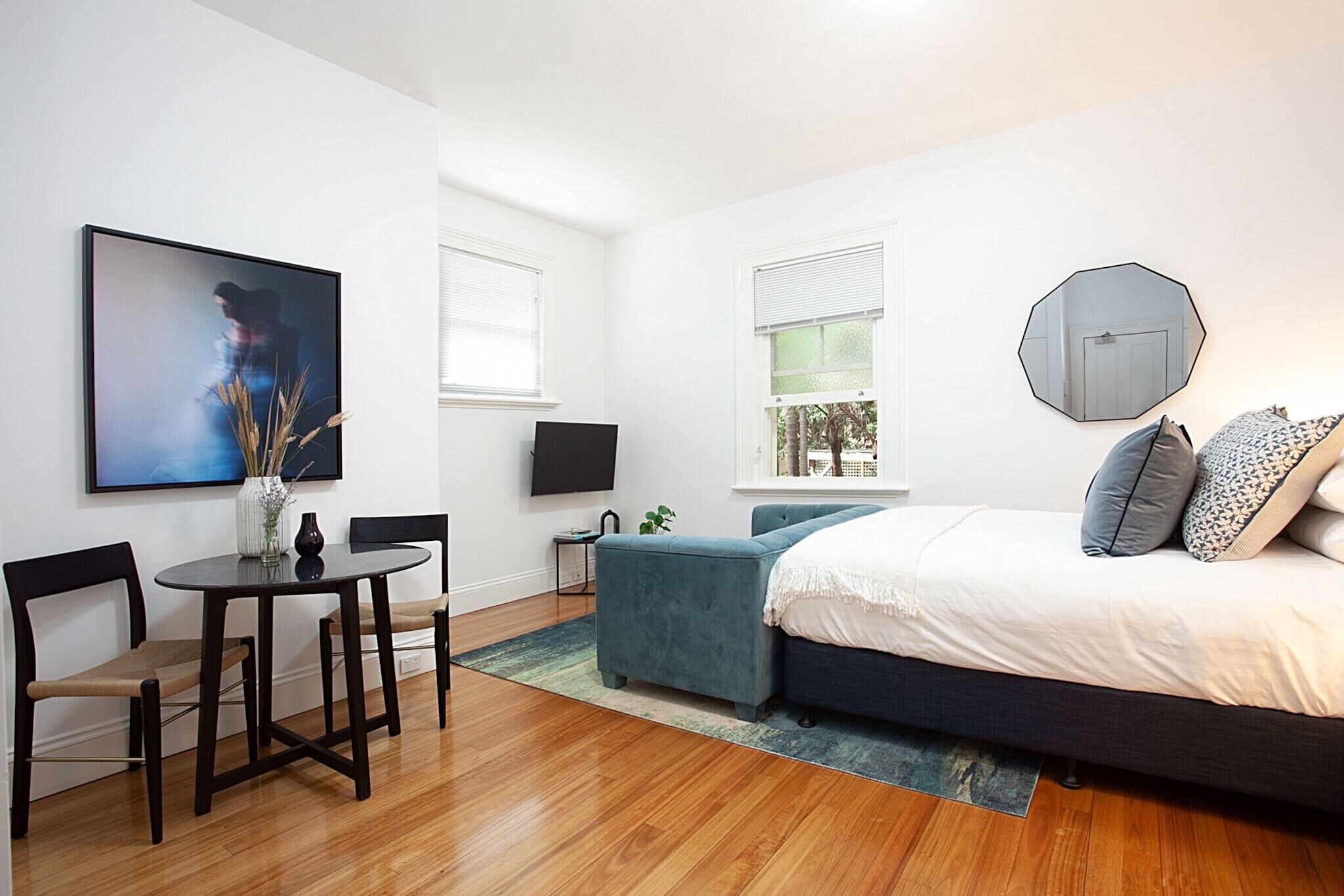 1 chambre, bureau, fer et planche à repasser, accès à Internet