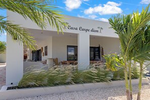 Front of property - Casa Carpe Diem with private pool (Willemstad)